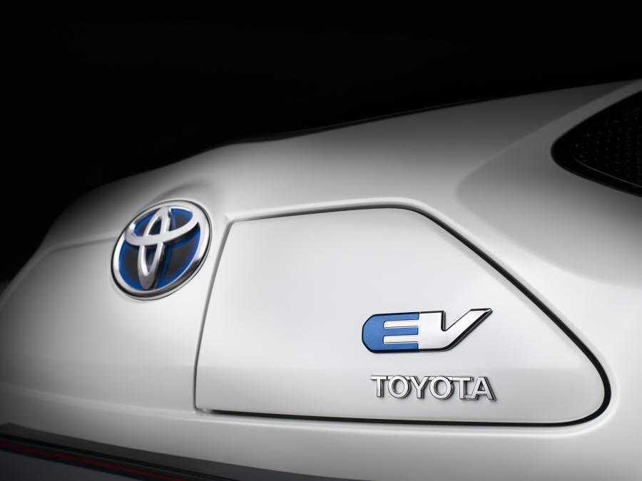  Toyota iQ EV 2012 года  (фото 3 из 7)